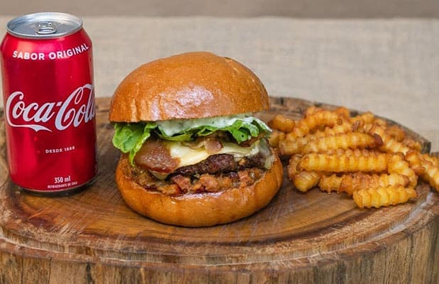 Combo Burger (Tradicional ou Bacon is Life) + Fritas + Bebida a partir de R$35,90. Taxa de Entrega Grátis p/ até 3km de Distância!