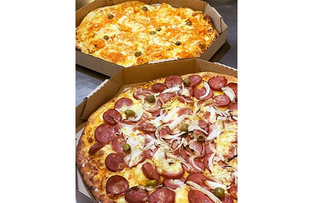 Pizza com 8 Fatias (35 cm) nos Sabores Clássicos, Sensacionais ou Exclusivas, a partir de R$49,90. Experimente!