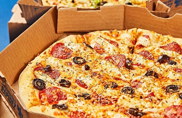 Qualquer Pizza Grande (35 cm) + Pizza Broto de Ovomaltine ou Chocolate da Domino's Pizza da Gleba Palhano com 30% de Desconto!