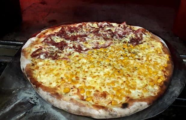 P/ Delivery e Retirada: 20 Sabores de Pizza Assadas no Forno à Lenha da Allo Pizza, de até R$52,50 por R$39,90. Pizzas p/ Paladares Exigentes!