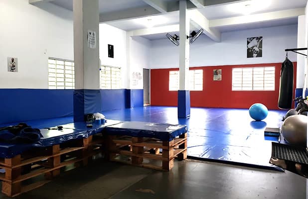 Mensalidade de Muay Thai na Academia Gracie Barra Londrina, de R$75 por R$56. Escola Referência Mundial!