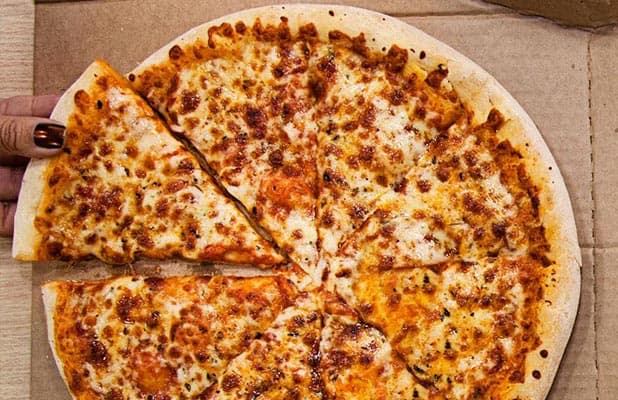 Qualquer Pizza Grande (35 cm) + Pizza Broto de Ovomaltine ou Chocolate da Domino's Pizza da Gleba Palhano com 30% de Desconto!