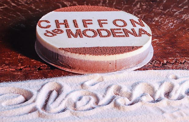 Chiffon de Modena: Espetacular Torta Gelada com 1,3 kg de Chocolate Suíço e Manteiga de Cacau, de R$89,90 por R$69,90. Sabor Único e Exclusivo!