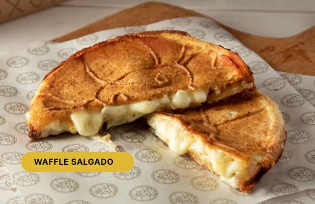 The Waffle King (R. Belo Horizonte): Combo Rei Leo 1 com Waffle Salgado + Waffle Doce + Bebida, de R$44,90 por R$33,50. Refeição Completa e Sabor Incomparável!