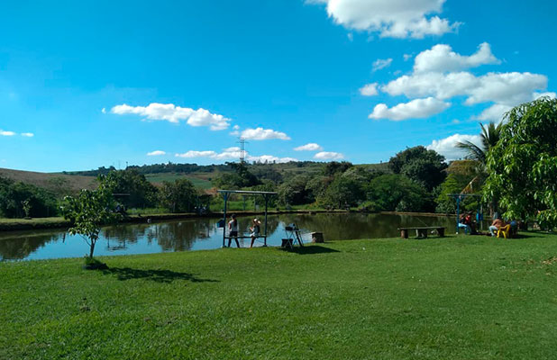 Foto do ambiente externo do Restaurante Pesque e Pague Pantanal em Londrina