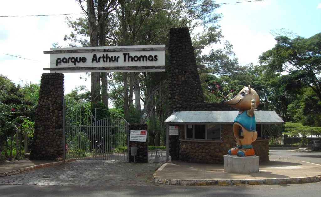 Foto da entrada do Parque Municipal Arthur Thomas em Londrina
