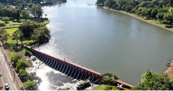 Foto de drone do Lago Igapó em Londrina