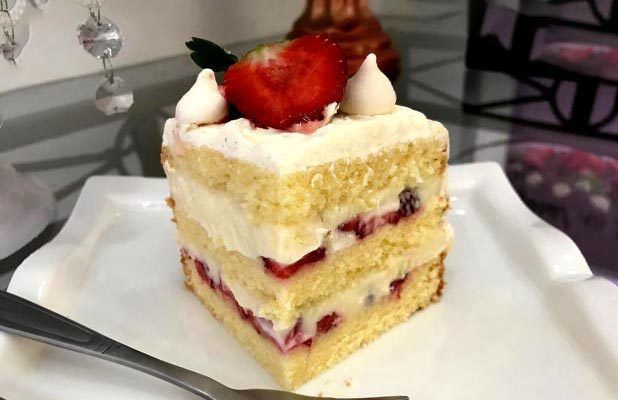 Bolo de 2kg Recheado e Confeitado com Cobertura de Chantilly: Cristiane  Santos Gastronomia Londrina - Cidade Oferta