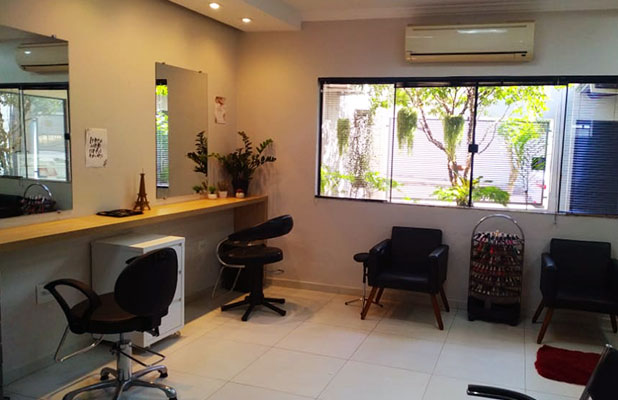 Escova Progressiva Vegana de Argila Sem Formol no Studio Secret Hair: Studio Secret Hair Londrina - Cidade Oferta