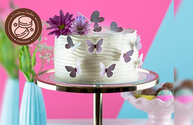 Bolo de 2kg Recheado e Confeitado com Cobertura de Chantilly