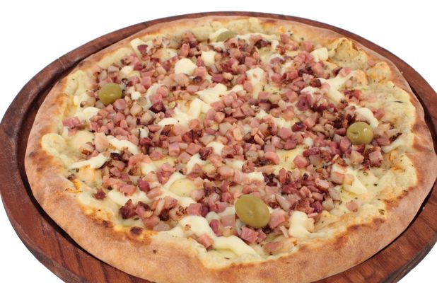 Pizza 8 Fatias em 6 Opções com Borda Recheada p/ Delivery ou Retirada: Mão  na Massa Pizzaria Londrina - Cidade Oferta