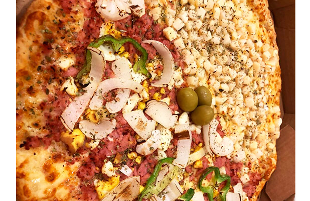 Pizza 8 Fatias em 6 Opções com Borda Recheada p/ Delivery ou Retirada: Mão  na Massa Pizzaria Londrina - Cidade Oferta